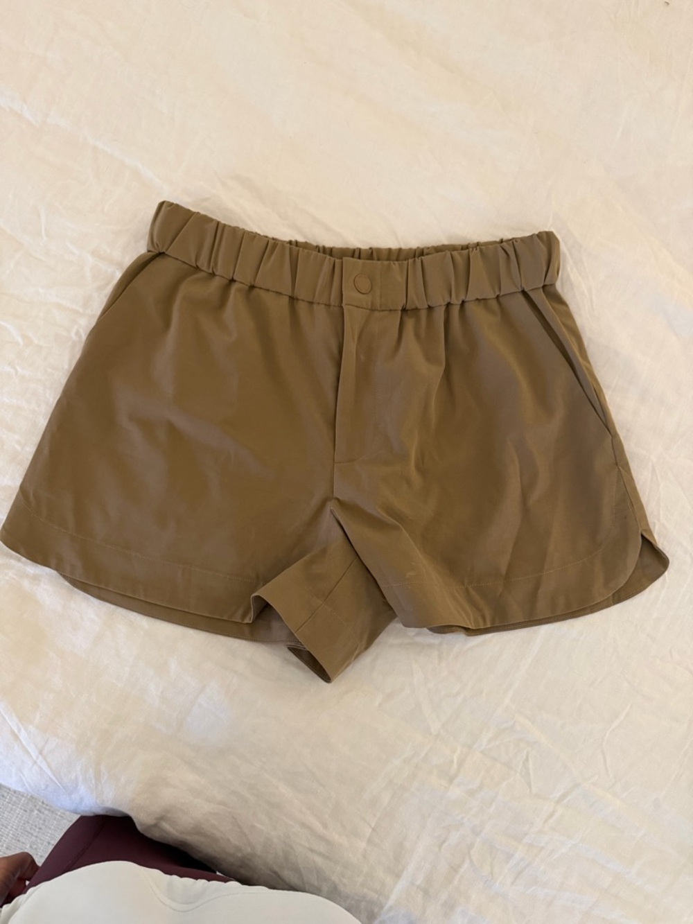 Varley Womens Nila Mid Rise Shorts Taupe